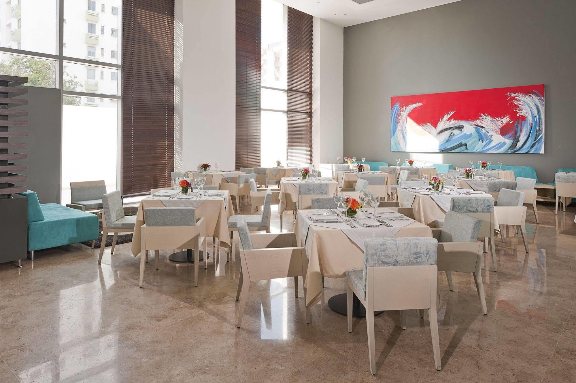 Nh Collection Royal Smartsuites Barranquilla  Restaurant foto