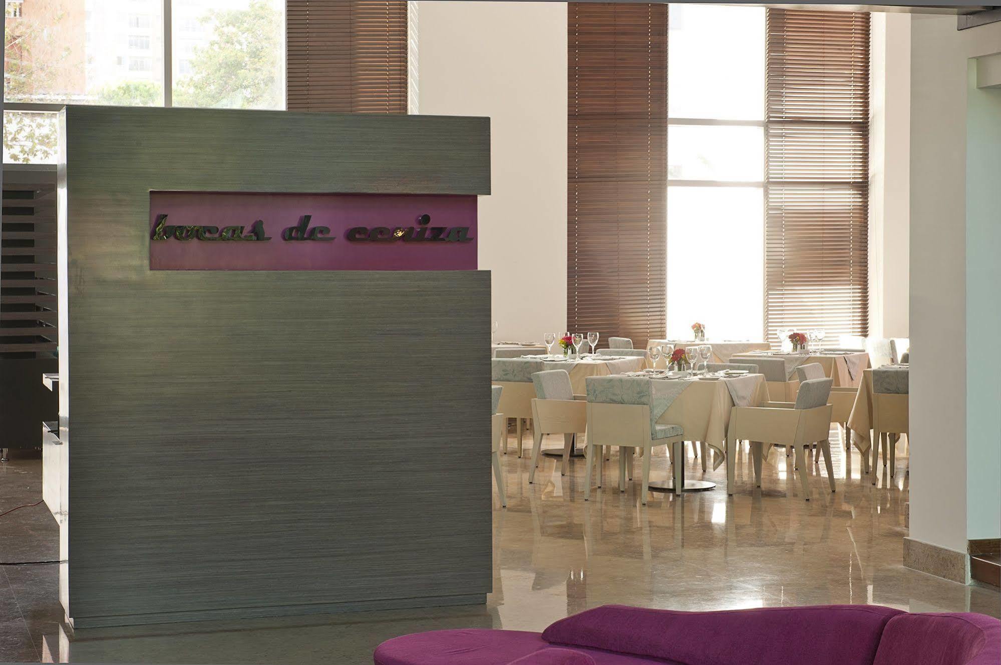 Nh Collection Royal Smartsuites Barranquilla  Restaurant foto