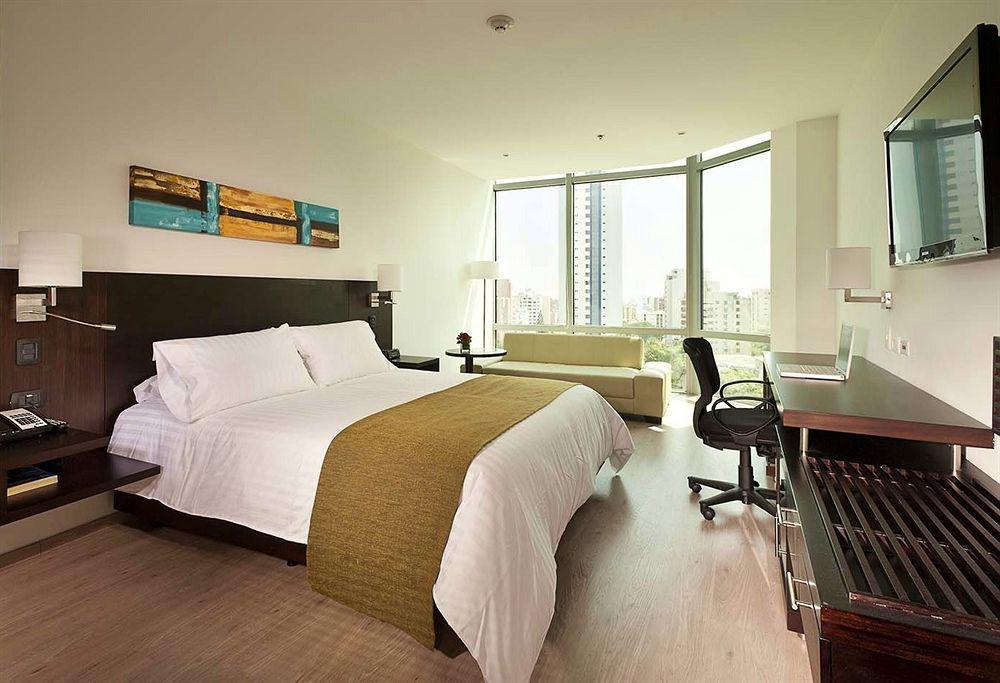 Nh Collection Royal Smartsuites Barranquilla  Zimmer foto